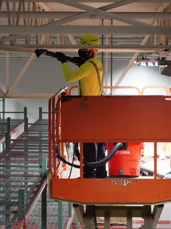 High-Dusting-scissor-lift-vacuum-close